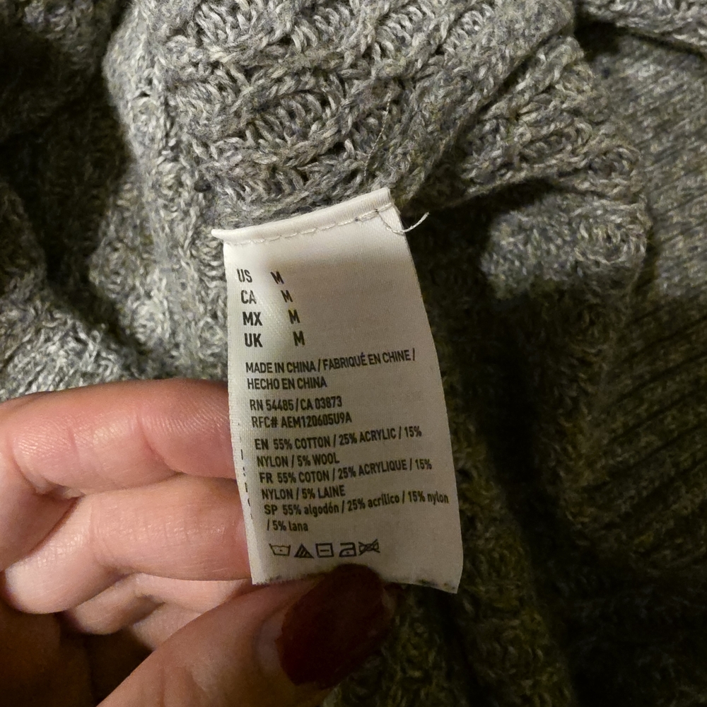 American Eagle Gray Light Academia CozyCore CabinCore V-Neck Women's Sweater - Picture 9 of 10